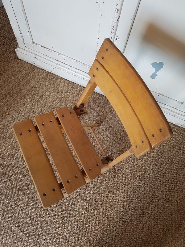 Chaise pliante enfant en bois vintage